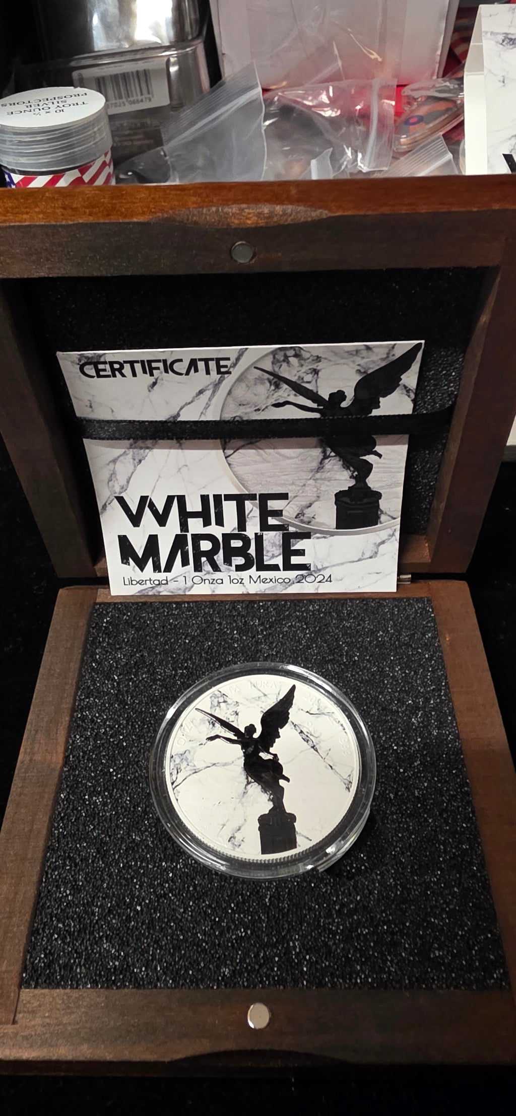 White MArvkle Libertad